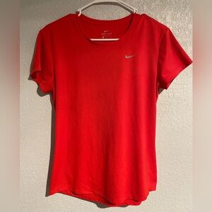 Nike Women’s Dri-Fit Tee Size M